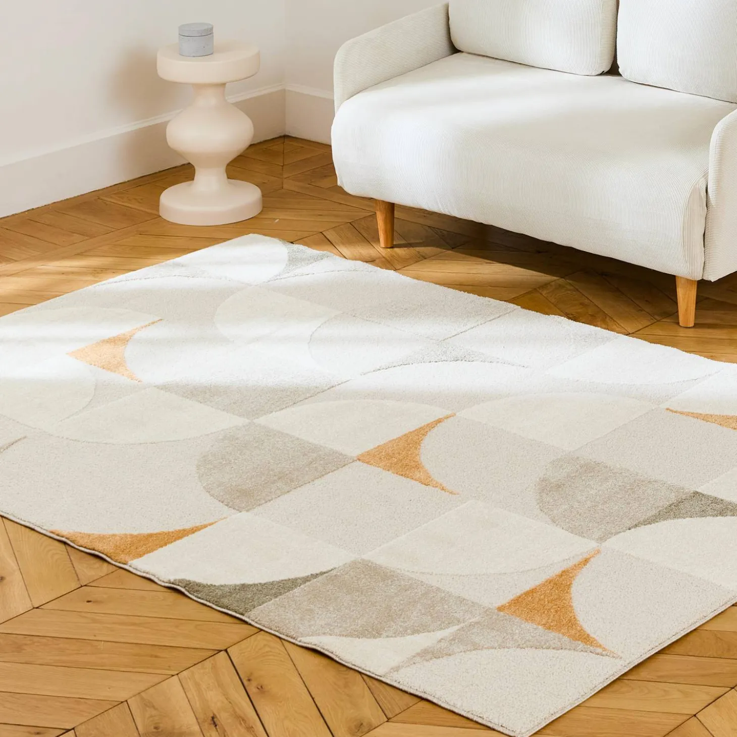 Alfombra interior con motivos retro en color crema