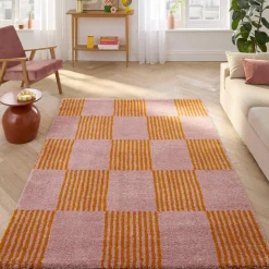 Alfombra interior con patrón damero naranja y rosa