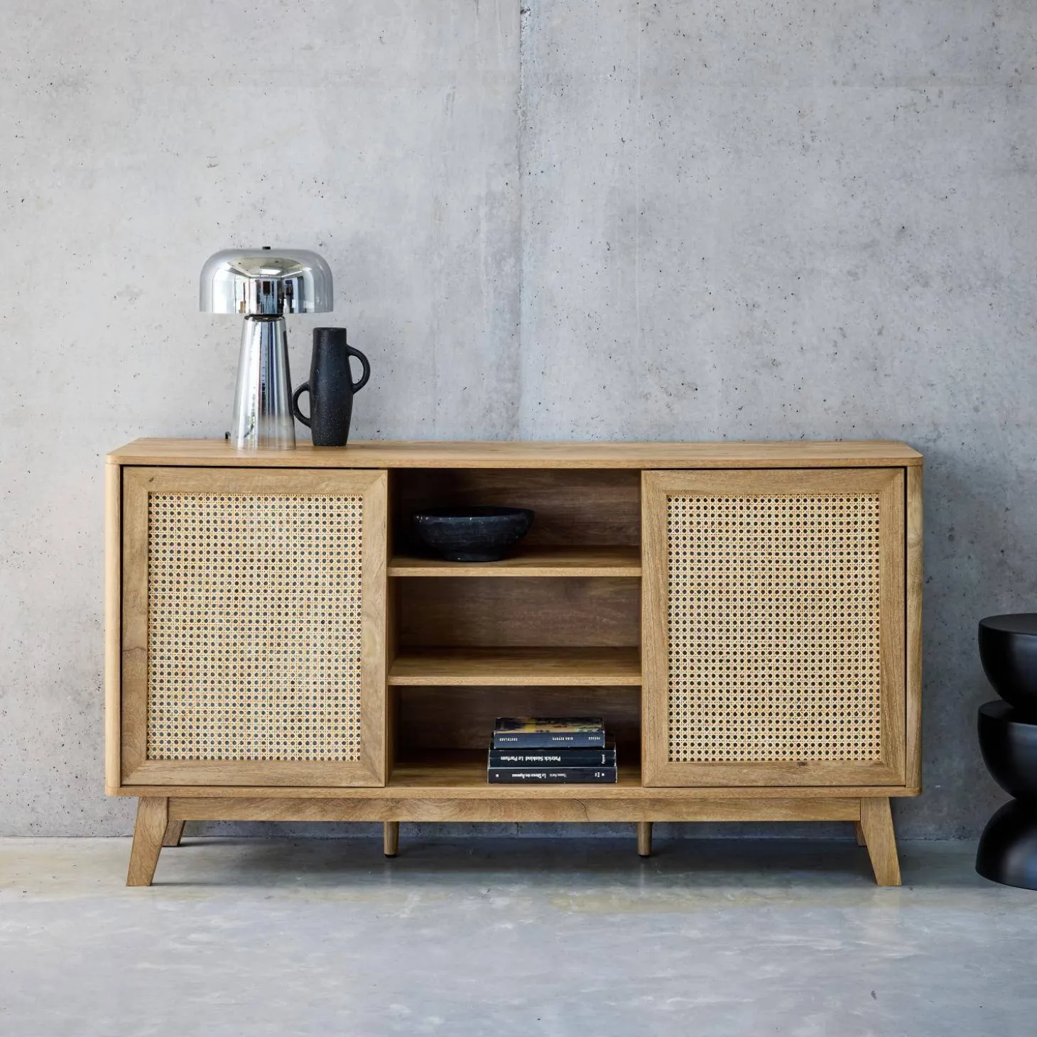 Aparador con 2 puertas correderas y estantes efecto madera y caña, 150cm