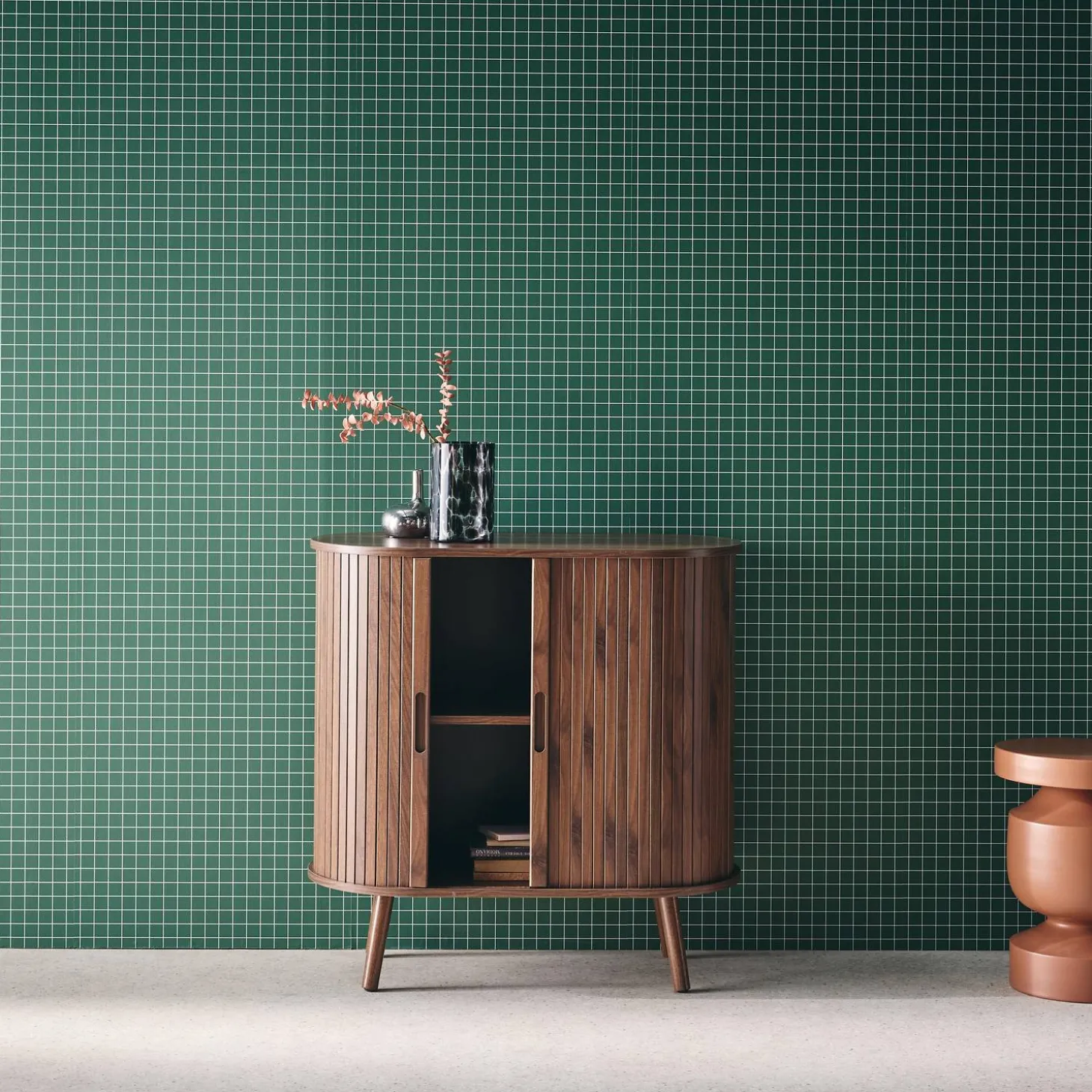 Aparador escandinavocon efecto madera ranurada, 80cm