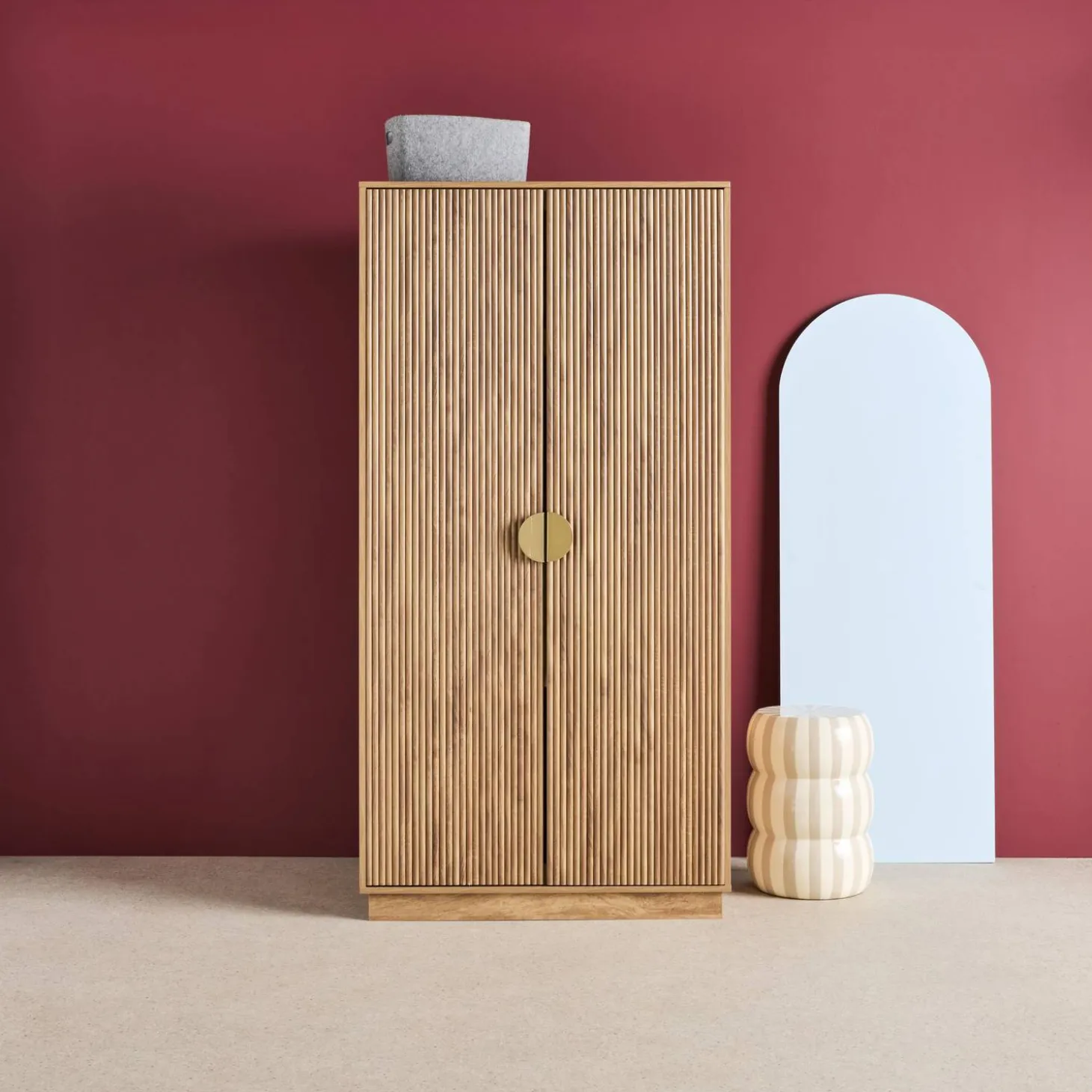 Armario vestidor efecto madera de mango ranurado, 2 puertas