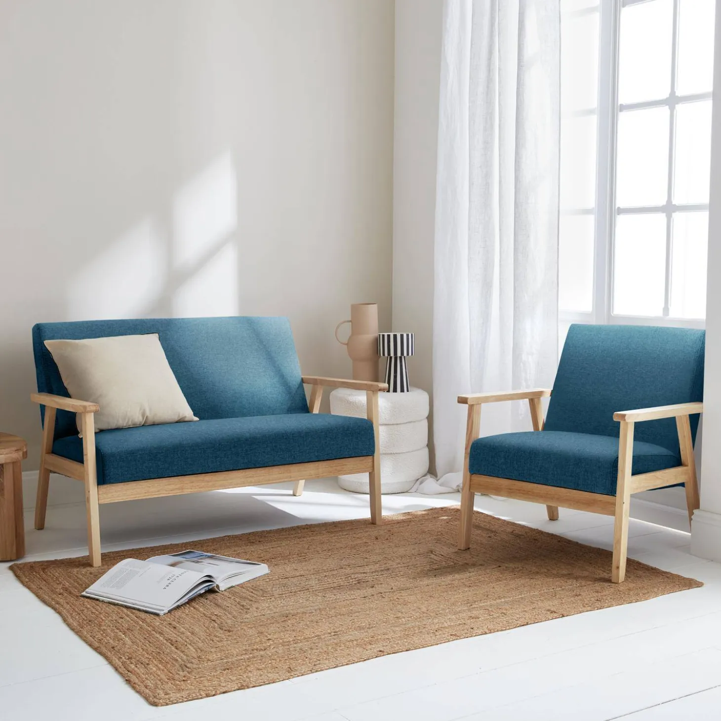 Banco y sillón de madera y tela, 3 plazas