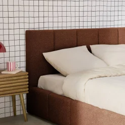 Cama baúl con somier a láminas y cabecero 140cm, acabado en borreguito