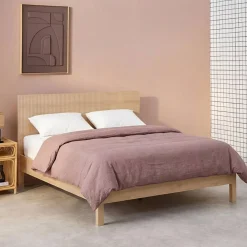 Cama con somier a láminas y cabecero 140x190cm, decoración madera