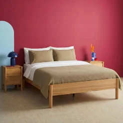 Cama con somier de láminas 140x190cm decoración madera