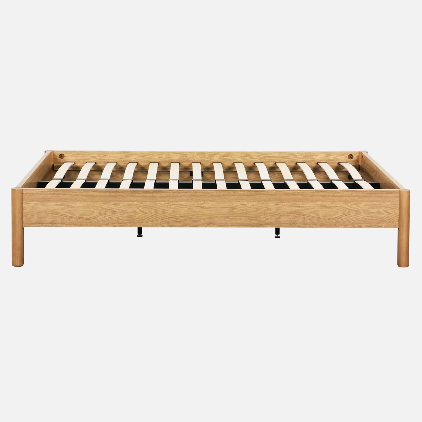 Cama con somier de láminas 140x190cm decoración madera