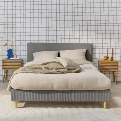 Cama con somier y cabecero 160x200cm, acabado en pana fina