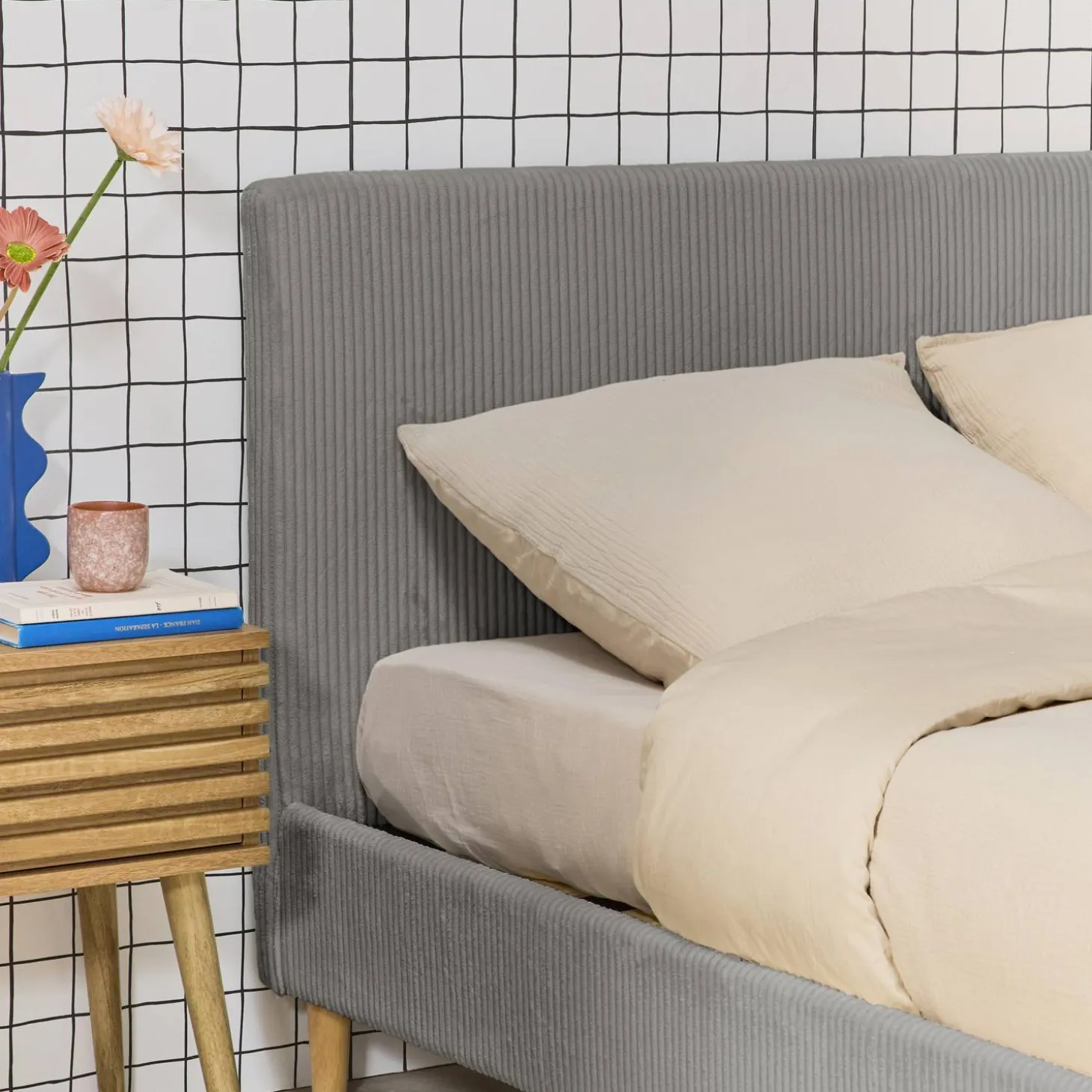 Cama con somier y cabecero 160x200cm, acabado en pana fina