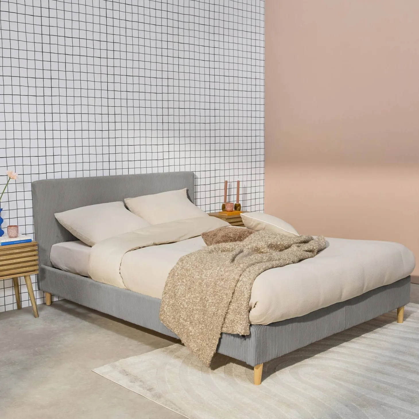 Cama con somier y cabecero 160x200cm, acabado en pana fina