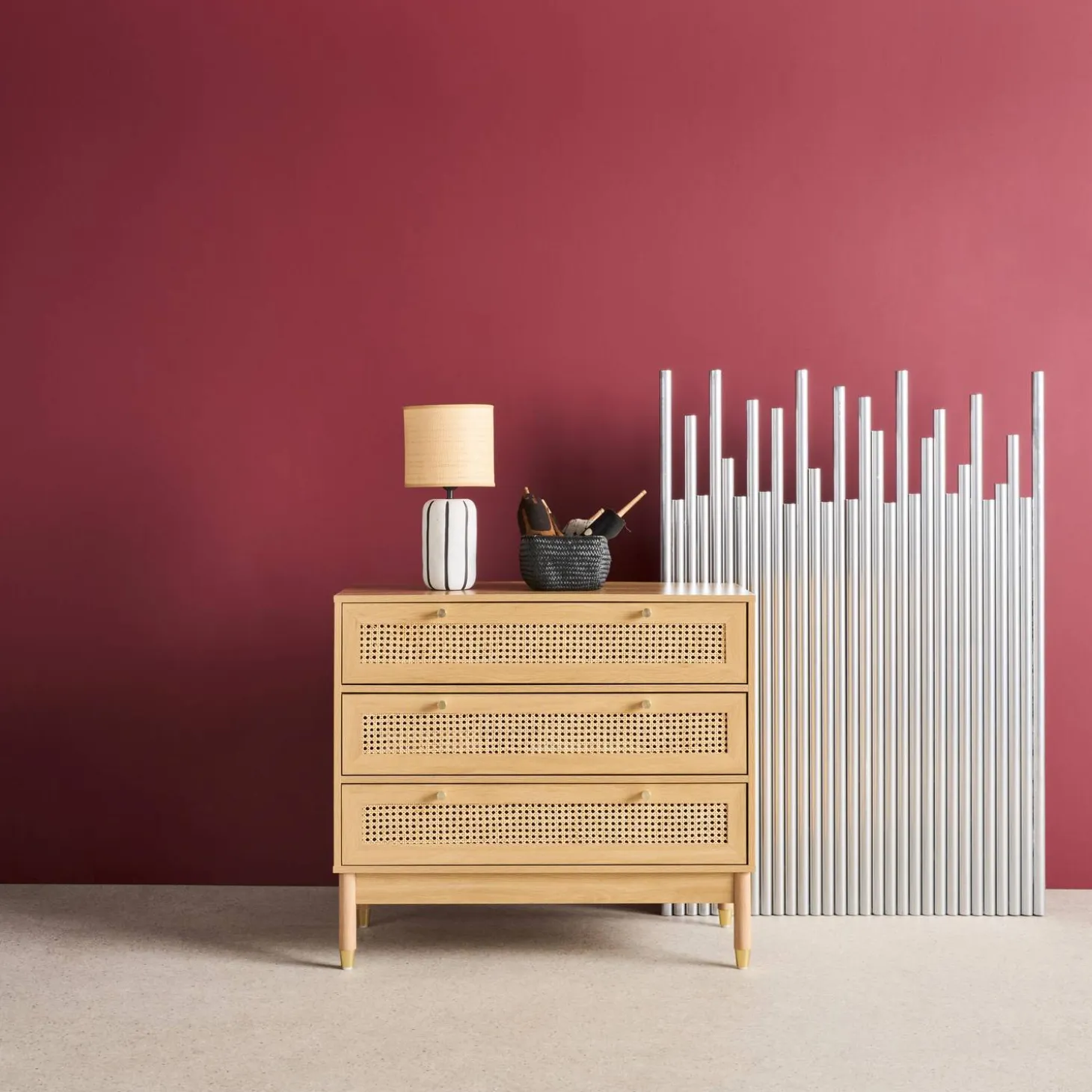 Cómoda con decoración madera y mimbre, 3 cajones