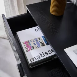 Cómoda con efecto madera y ranuras negras, 3 cajones