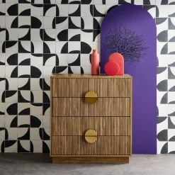 Cómoda de 4 cajones con ranuras efecto madera de mango