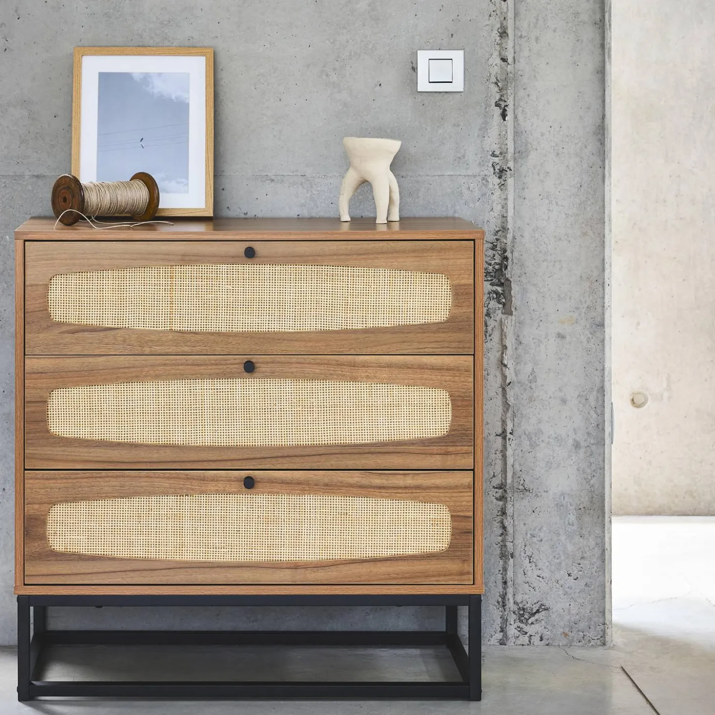 Cómoda de madera y caña, 3 cajones