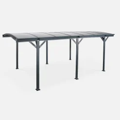 Cochera con techo de aluminio y policarbonato de 15m²
