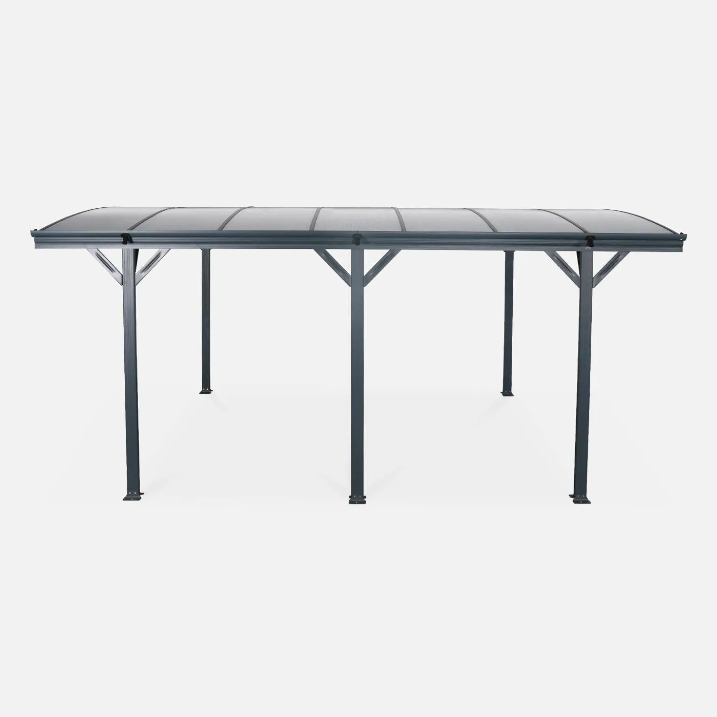 Cochera con techo de aluminio y policarbonato de 15m²