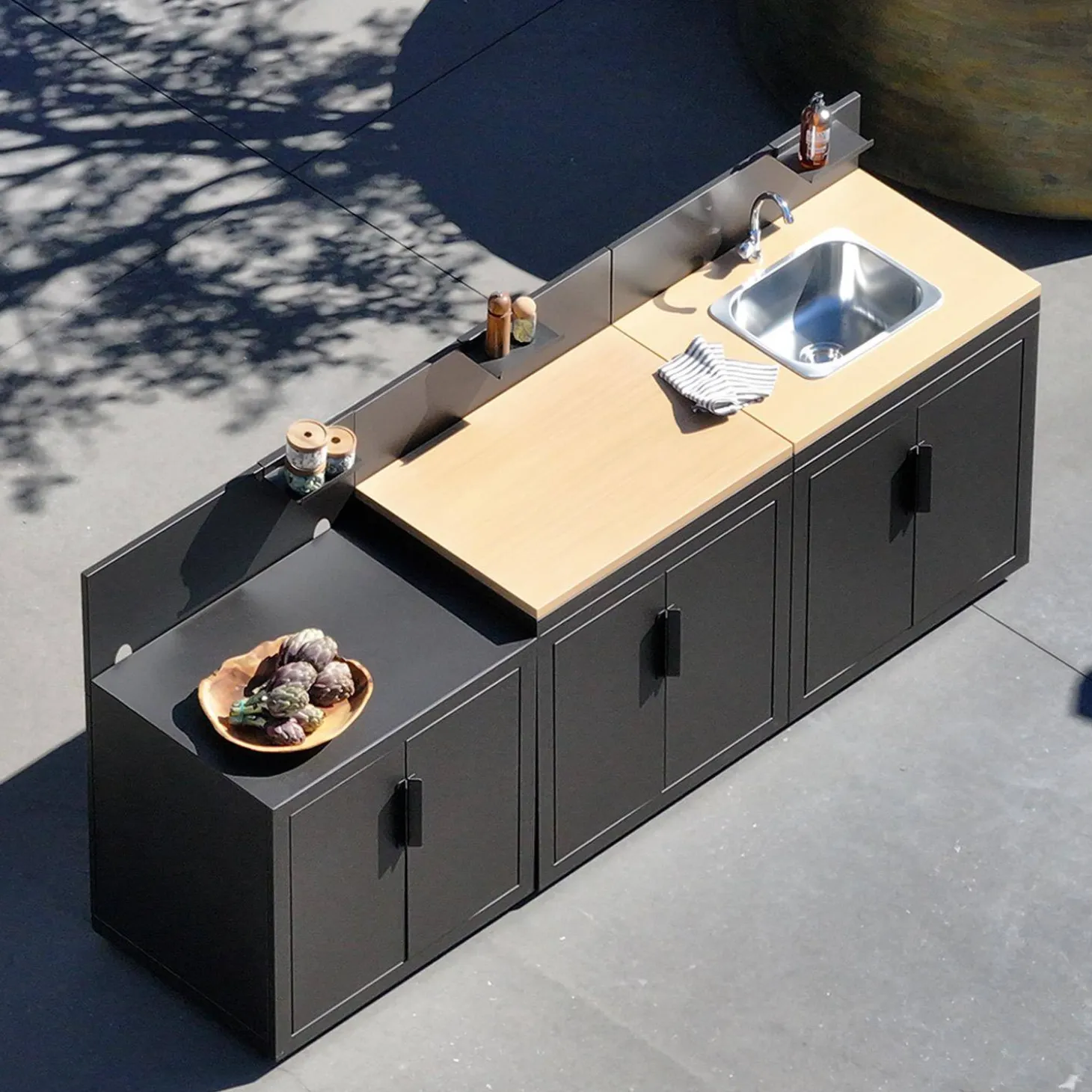 Cocina de exterior 3 módulos acero y decoración de madera