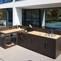 Cocina de exterior 5 módulos acero y decoración madera