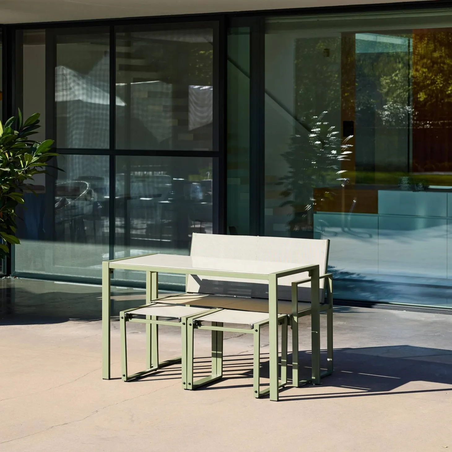 Conjunto de mesa de jardín encastrable, 4 plazas
