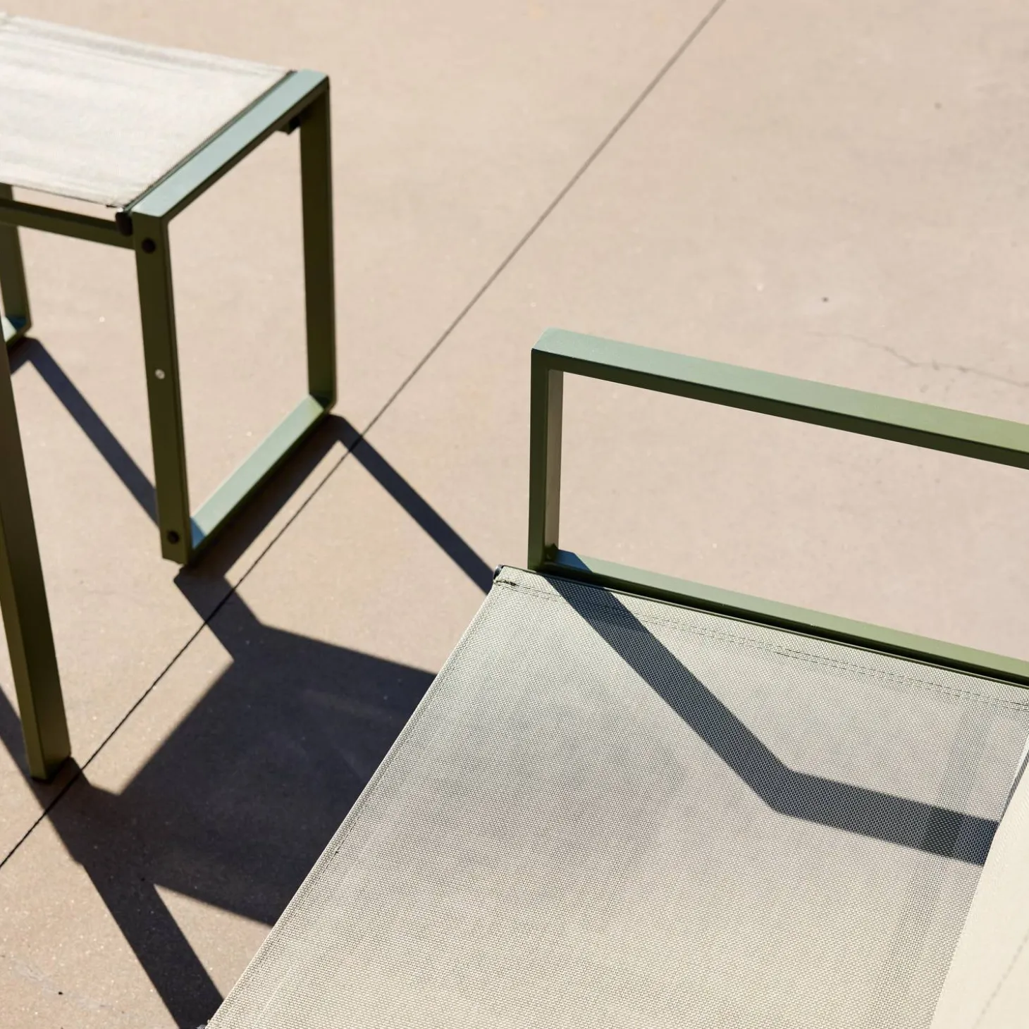 Conjunto de mesa de jardín encastrable, 4 plazas