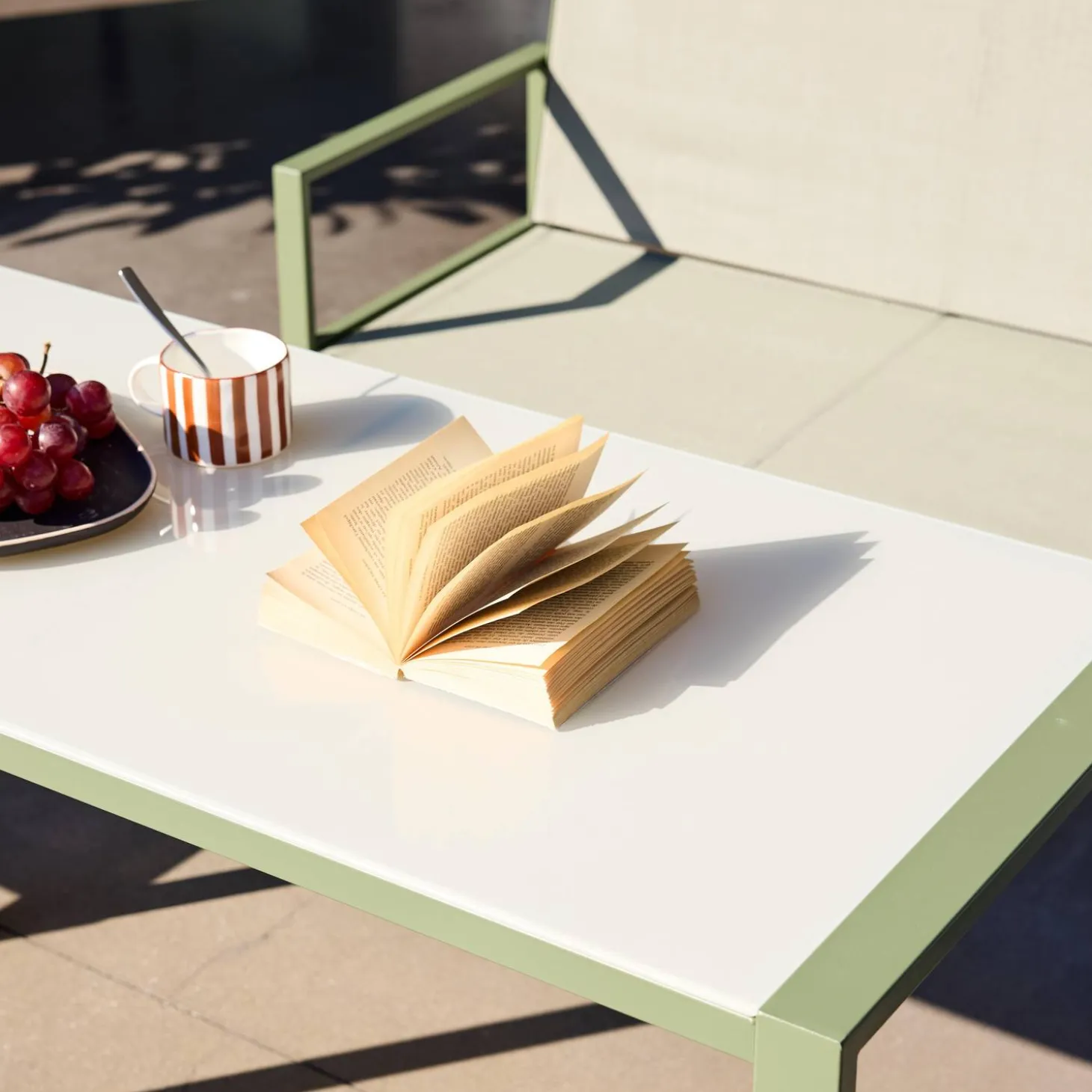 Conjunto de mesa de jardín encastrable, 4 plazas