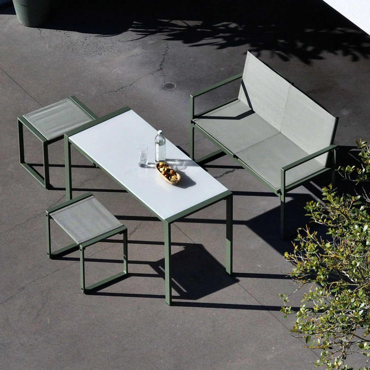 Conjunto de mesa de jardín encastrable, 4 plazas