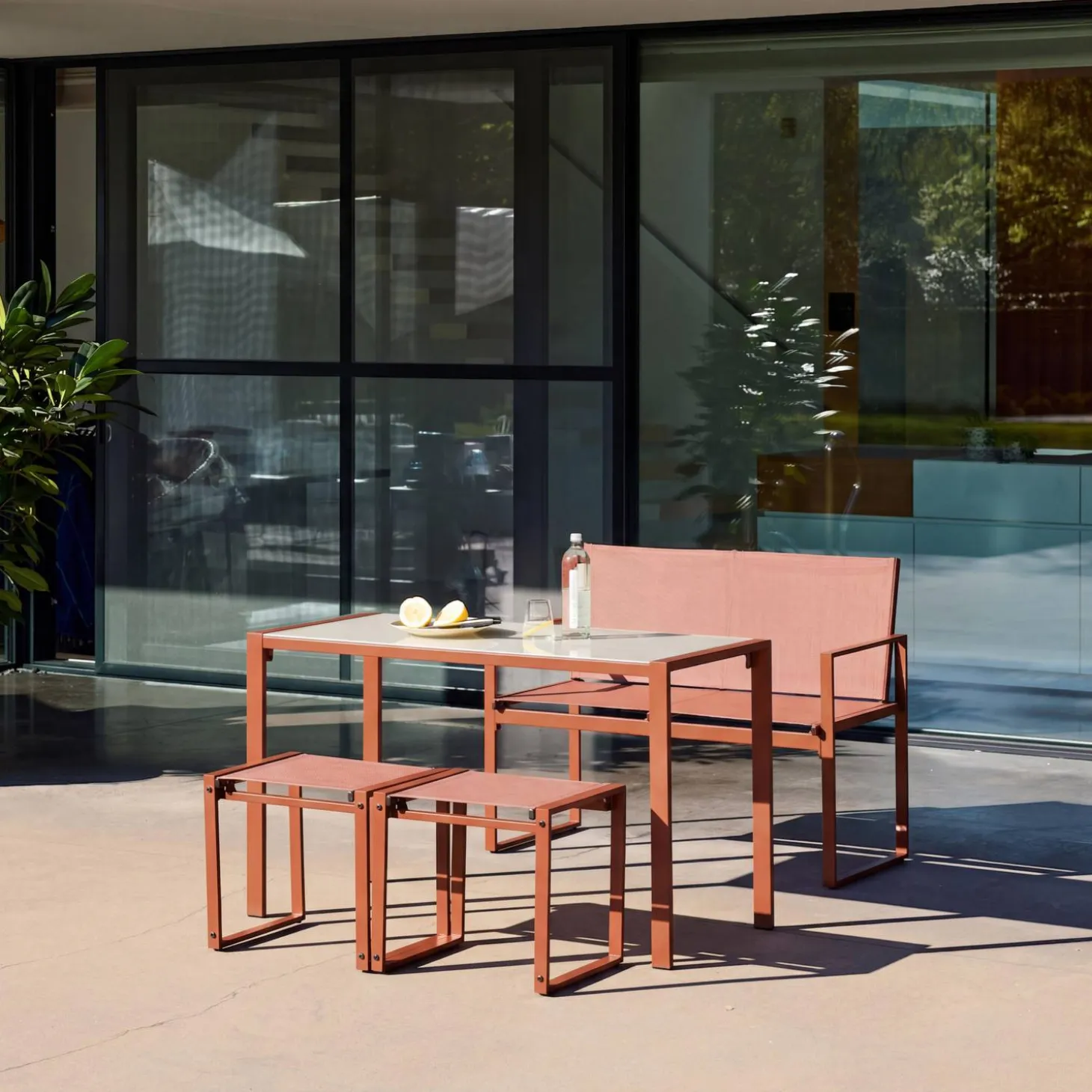 Conjunto de mesa de jardín encastrable, 4 plazas