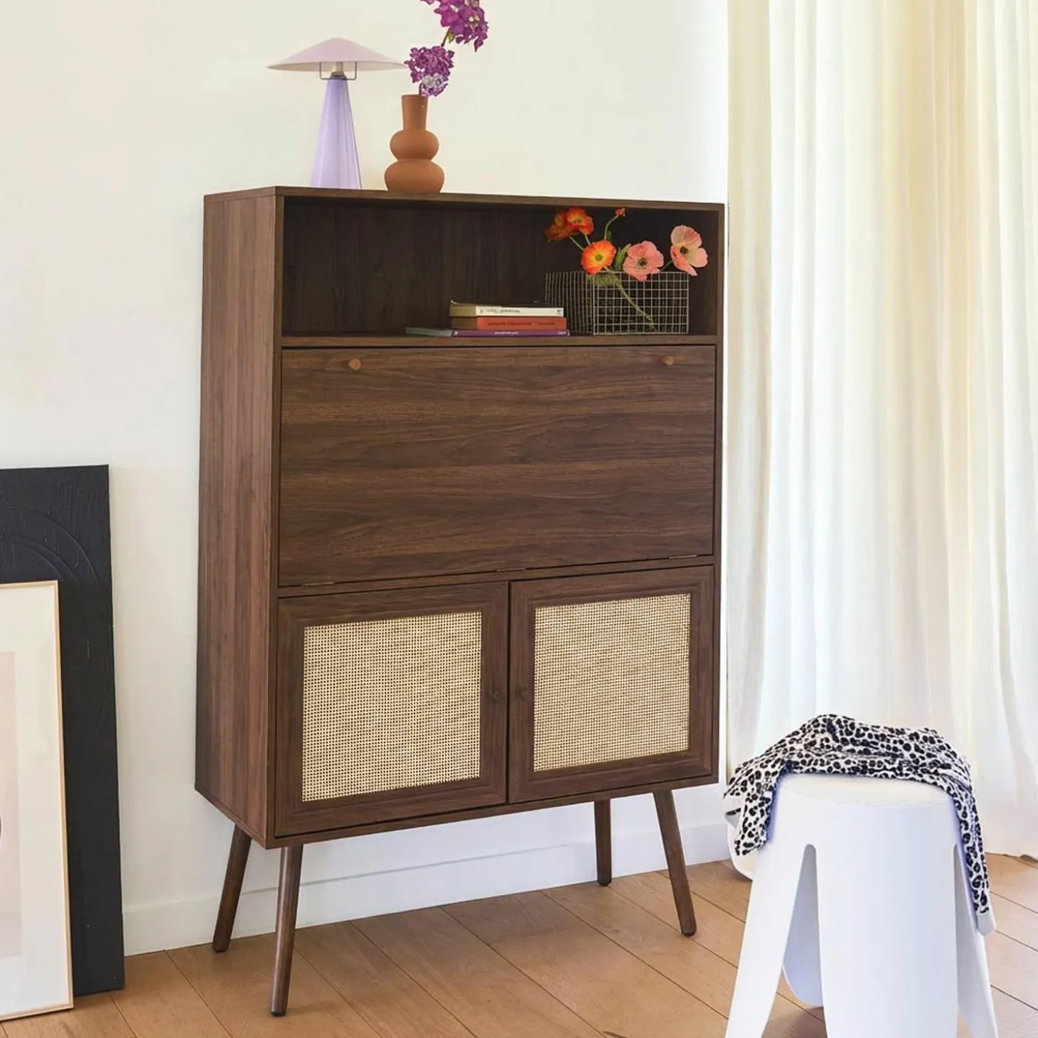 Escritorio de 2 puertas con estantes, efecto madera y caña
