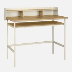 Escritorio de metal y decoración de madera con 3 nichos