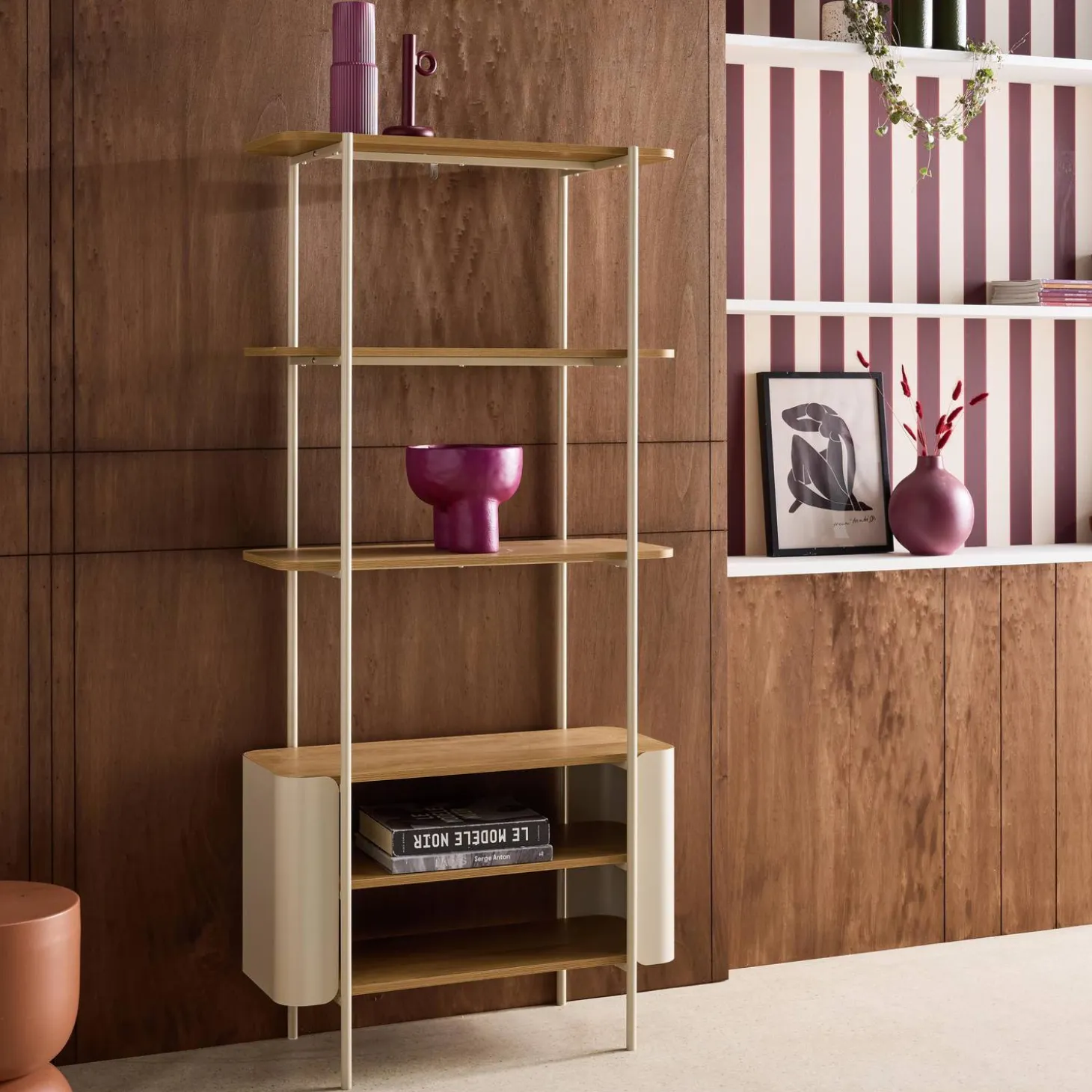 Estantería biblioteca de metal curvado y decoración de madera, 6 niveles