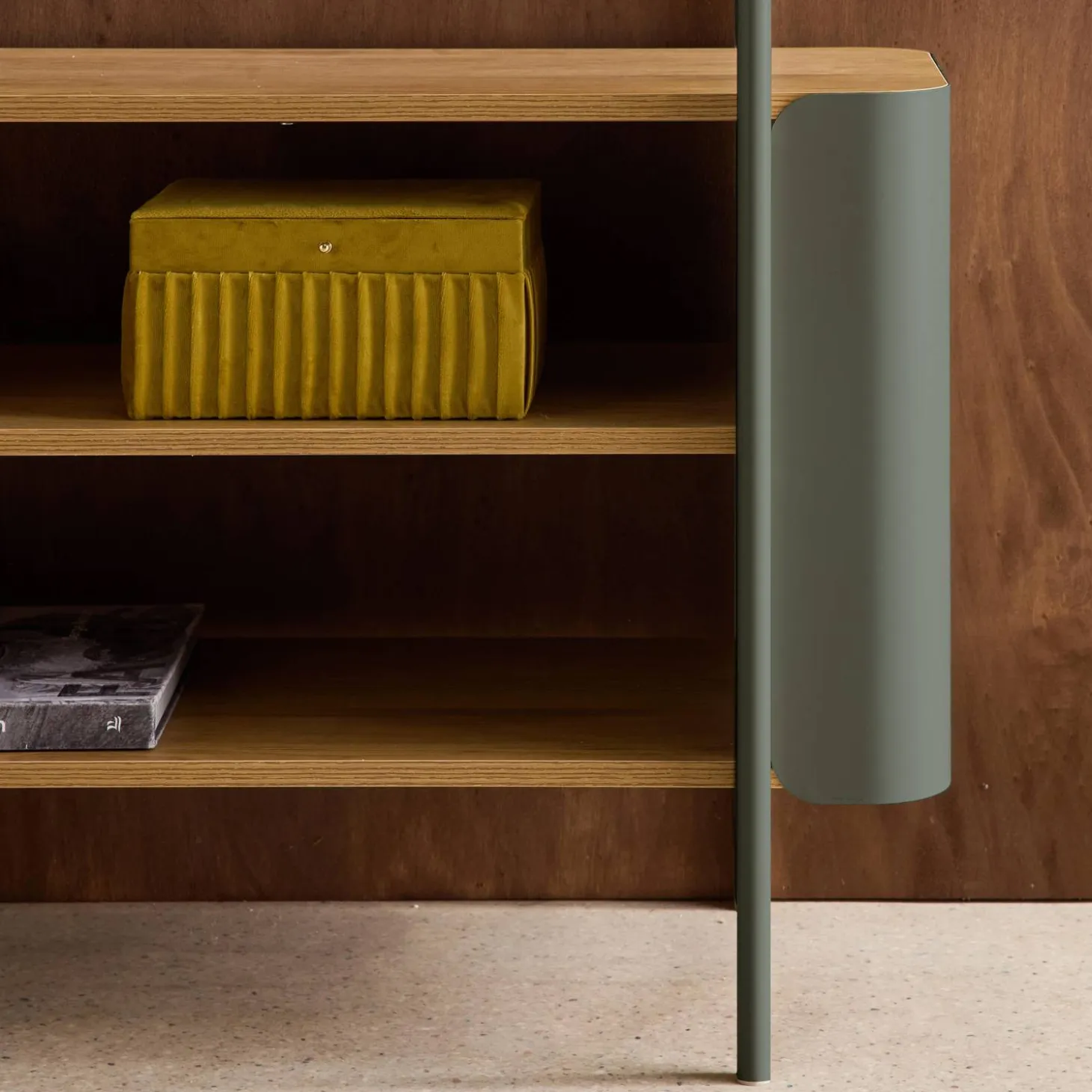 Estantería biblioteca de metal curvado y decoración de madera, 6 niveles