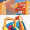 Estructura inflable con tobogán acuático
