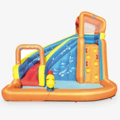 Estructura inflable con tobogán acuático