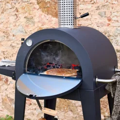Horno de pizza exterior con mesa