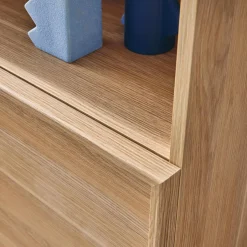 Librería efecto madera con 2 puertas y 5 niveles