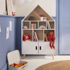 Librería infantil de madera con 8 compartimentos y 2 puertas