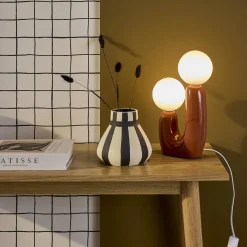 Lámpara de mesa orgánica de cerámica y vidrio