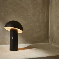 Lámpara de sobremesa con cabezal ajustable para interior