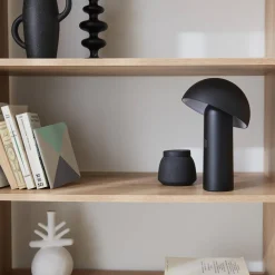 Lámpara de sobremesa con cabezal ajustable para interior