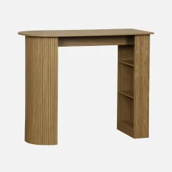 Mesa alta de cocina de madera con espacio de almacenamiento