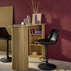 Mesa alta de cocina de madera con espacio de almacenamiento