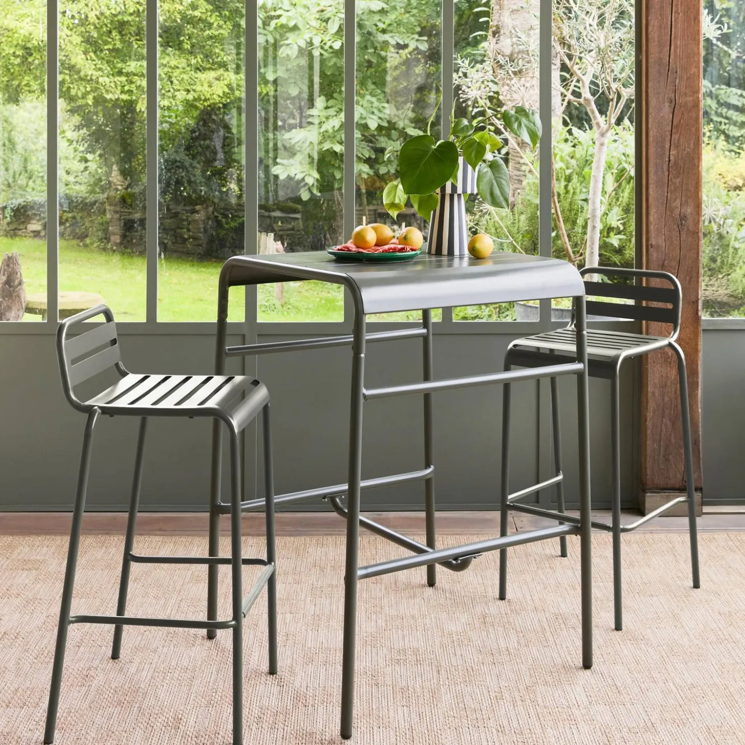 Mesa alta de jardín acero + 2 sillas