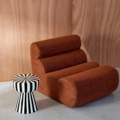 Mesa auxiliar de acero esmaltado con rayas