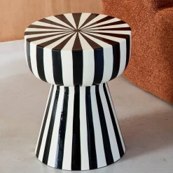 Mesa auxiliar de acero esmaltado con rayas