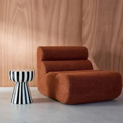 Mesa auxiliar de acero esmaltado con rayas