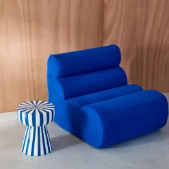 Mesa auxiliar de acero esmaltado con rayas