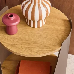 Mesa auxiliar de metal y efecto madera, curvado con ruedas