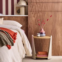 Mesa auxiliar de metal y efecto madera, curvado con ruedas