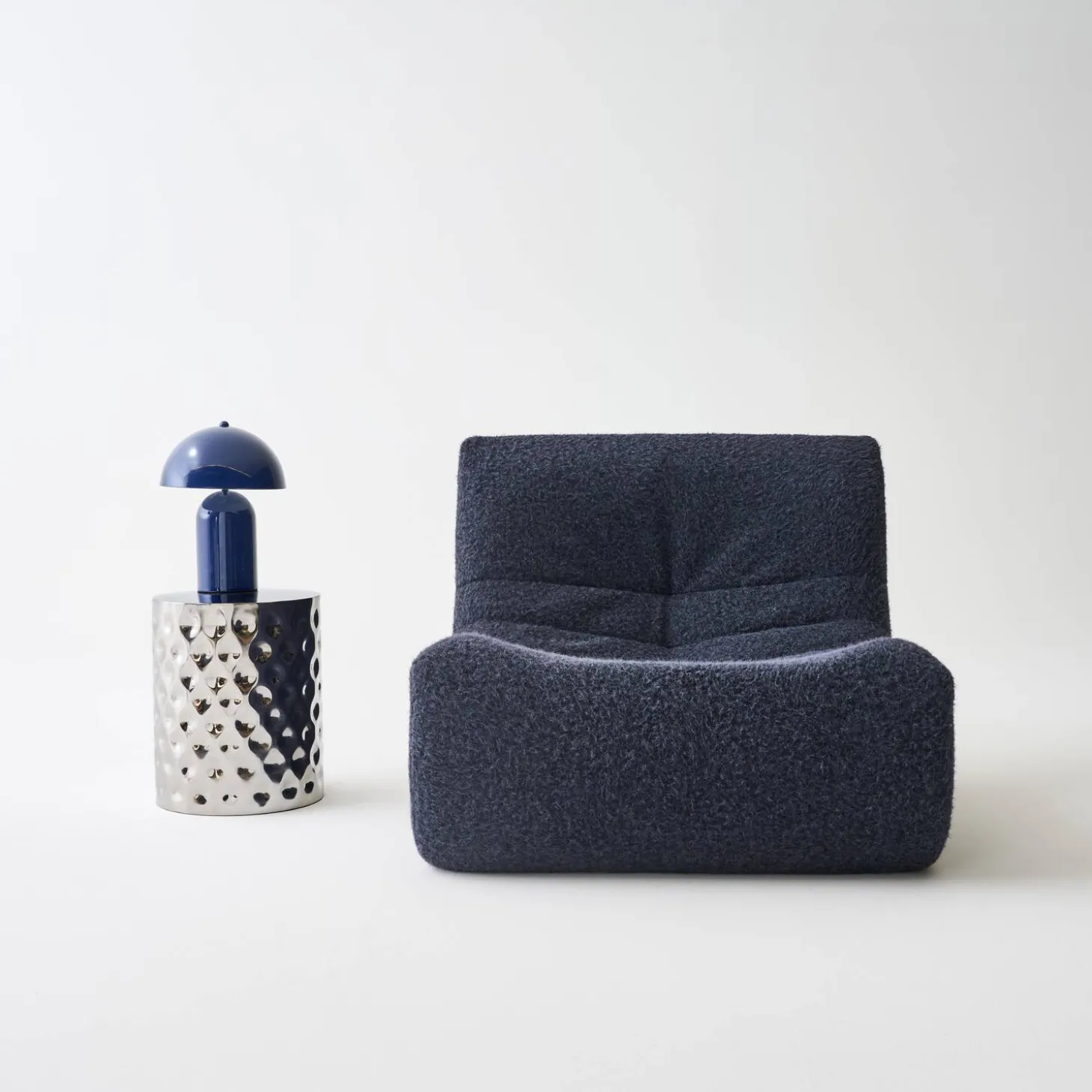 Mesa auxiliar, mesita de noche de acero esmaltado cromado