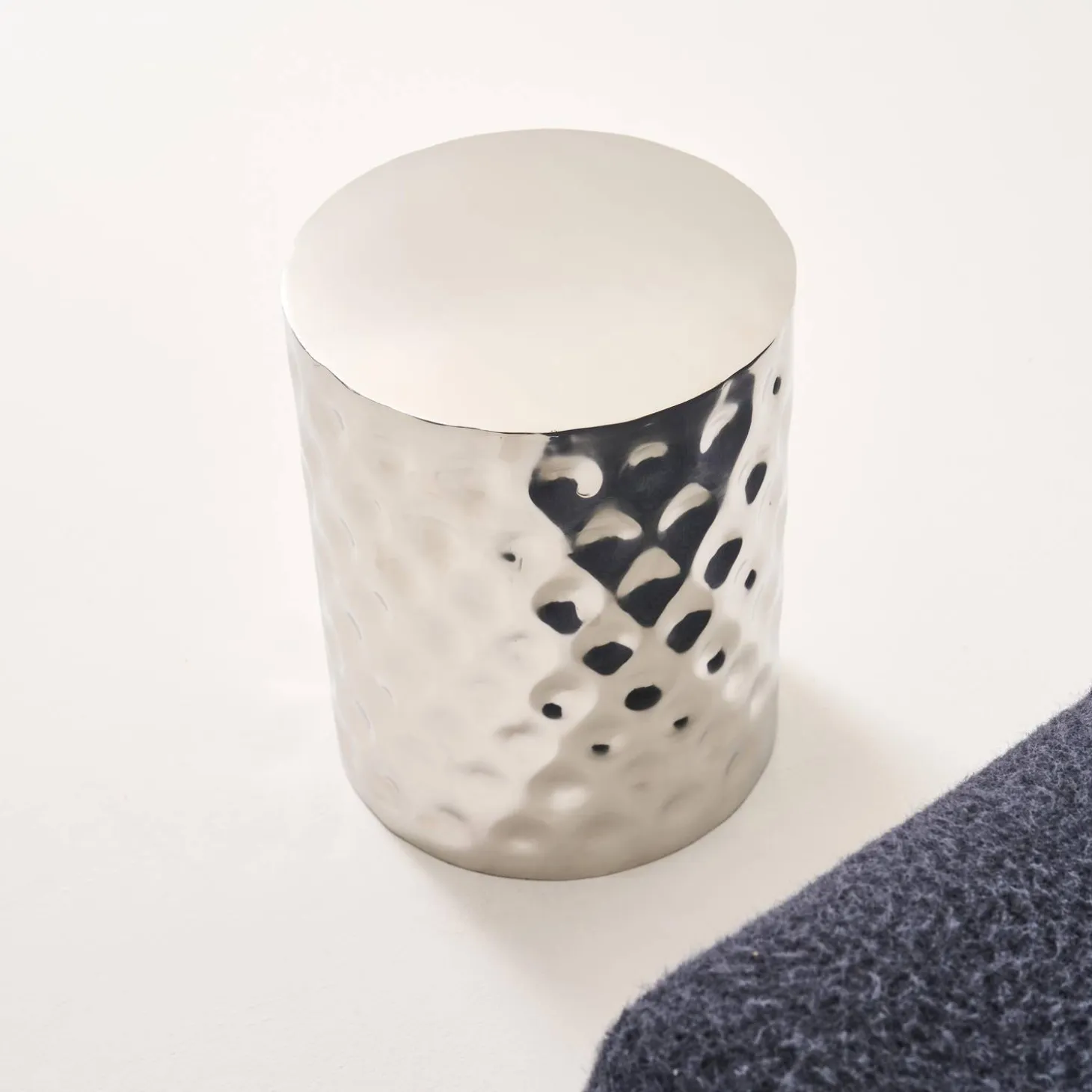 Mesa auxiliar, mesita de noche de acero esmaltado cromado