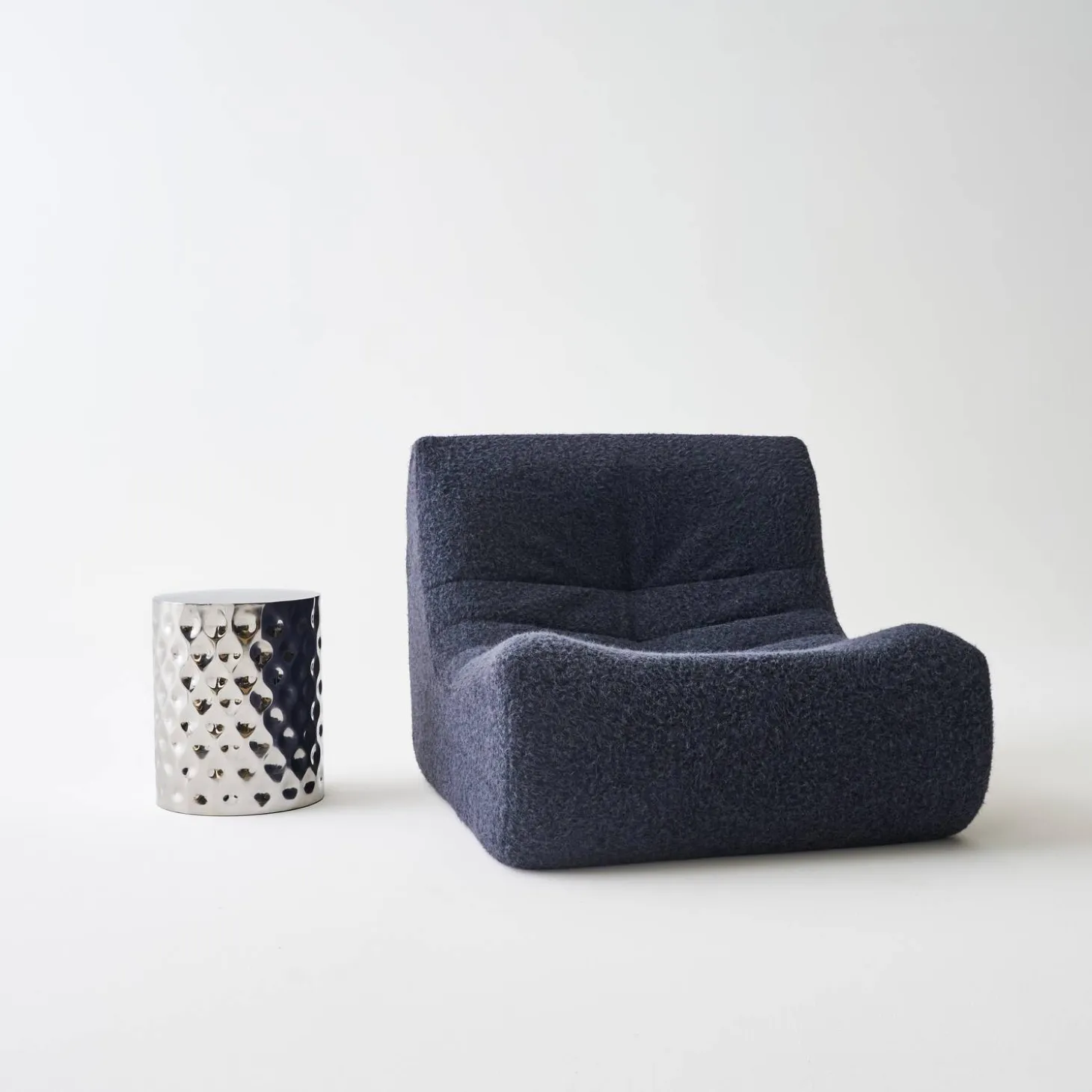 Mesa auxiliar, mesita de noche de acero esmaltado cromado